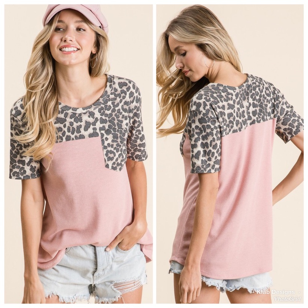 💗LAST 1! Animal Print Contrast Top w/Front Pocket - Picture 1 of 6